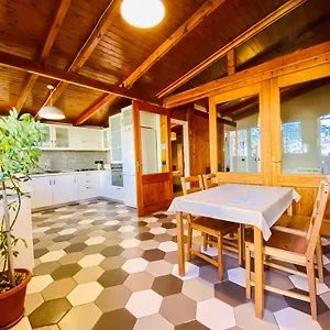 Experience, Authentic In The Heart Of Old , Tirana Albanië